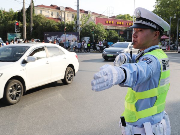 信通配资 热力图监测、无人机巡航……金山公安这样守护你的“五一”假期